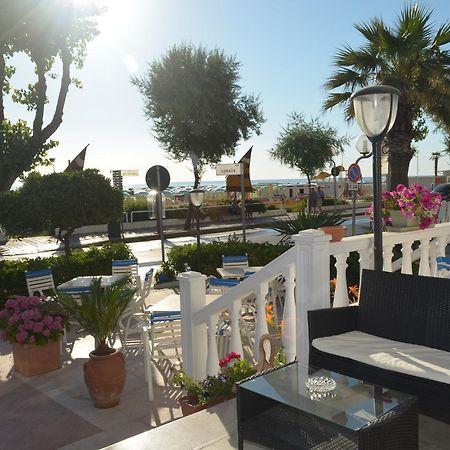 רימיני Hotel Ideal מראה חיצוני תמונה