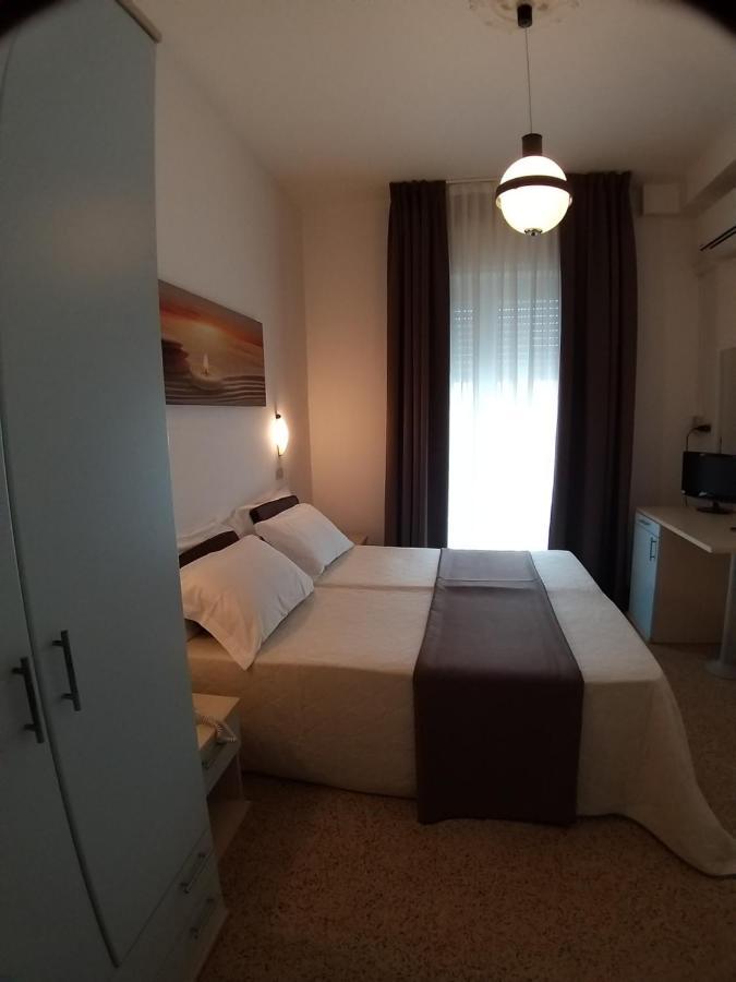 רימיני Hotel Ideal מראה חיצוני תמונה