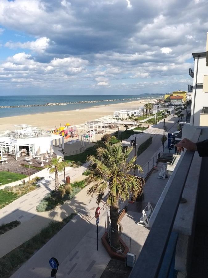 רימיני Hotel Ideal מראה חיצוני תמונה