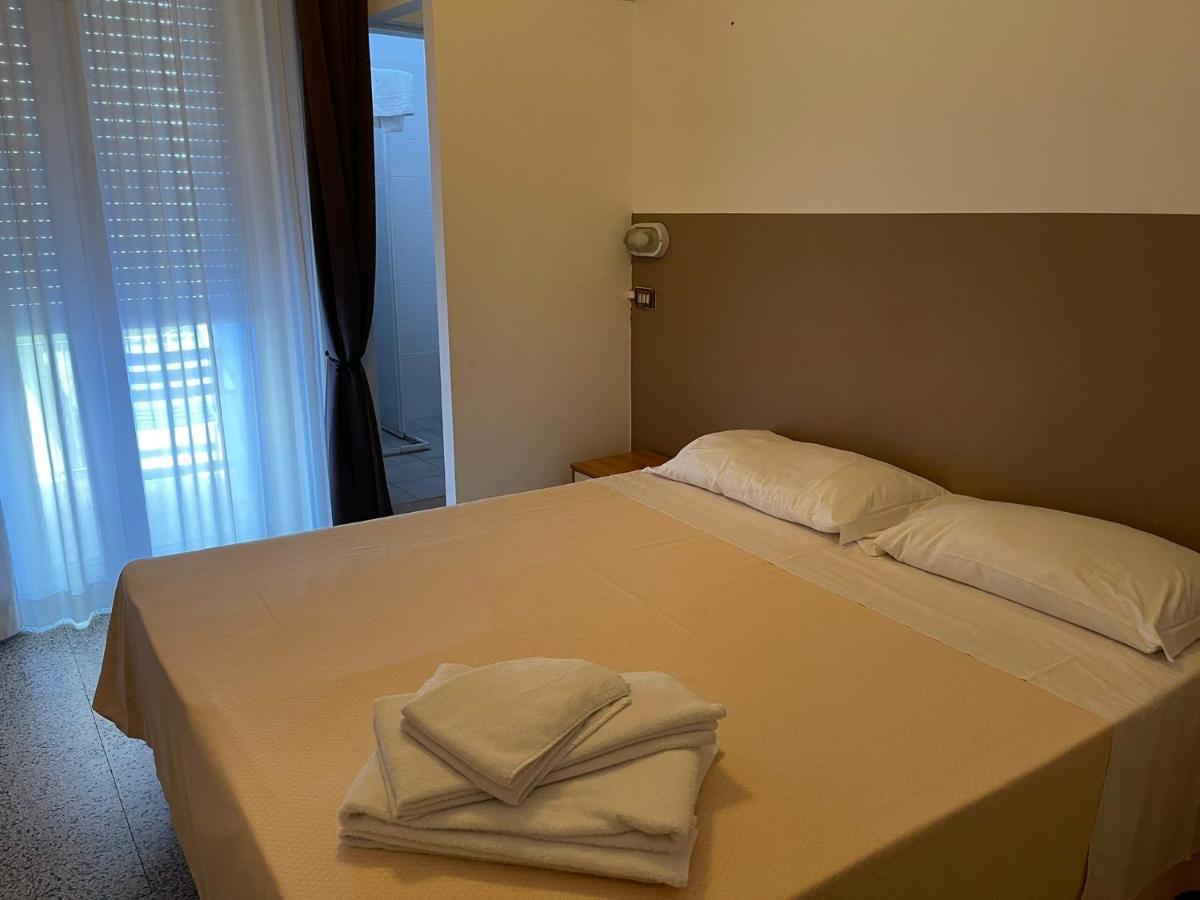 רימיני Hotel Ideal מראה חיצוני תמונה