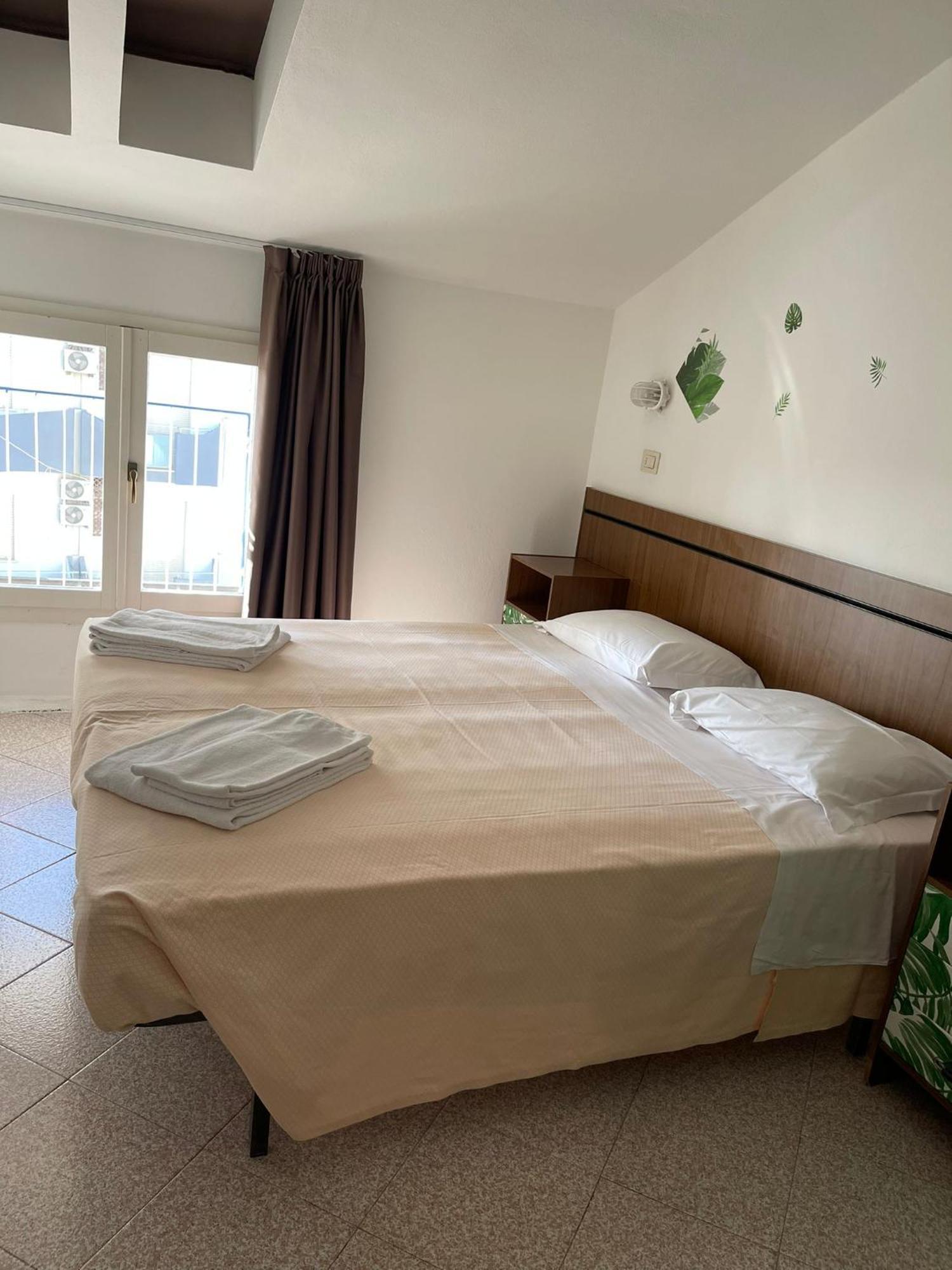 רימיני Hotel Ideal מראה חיצוני תמונה