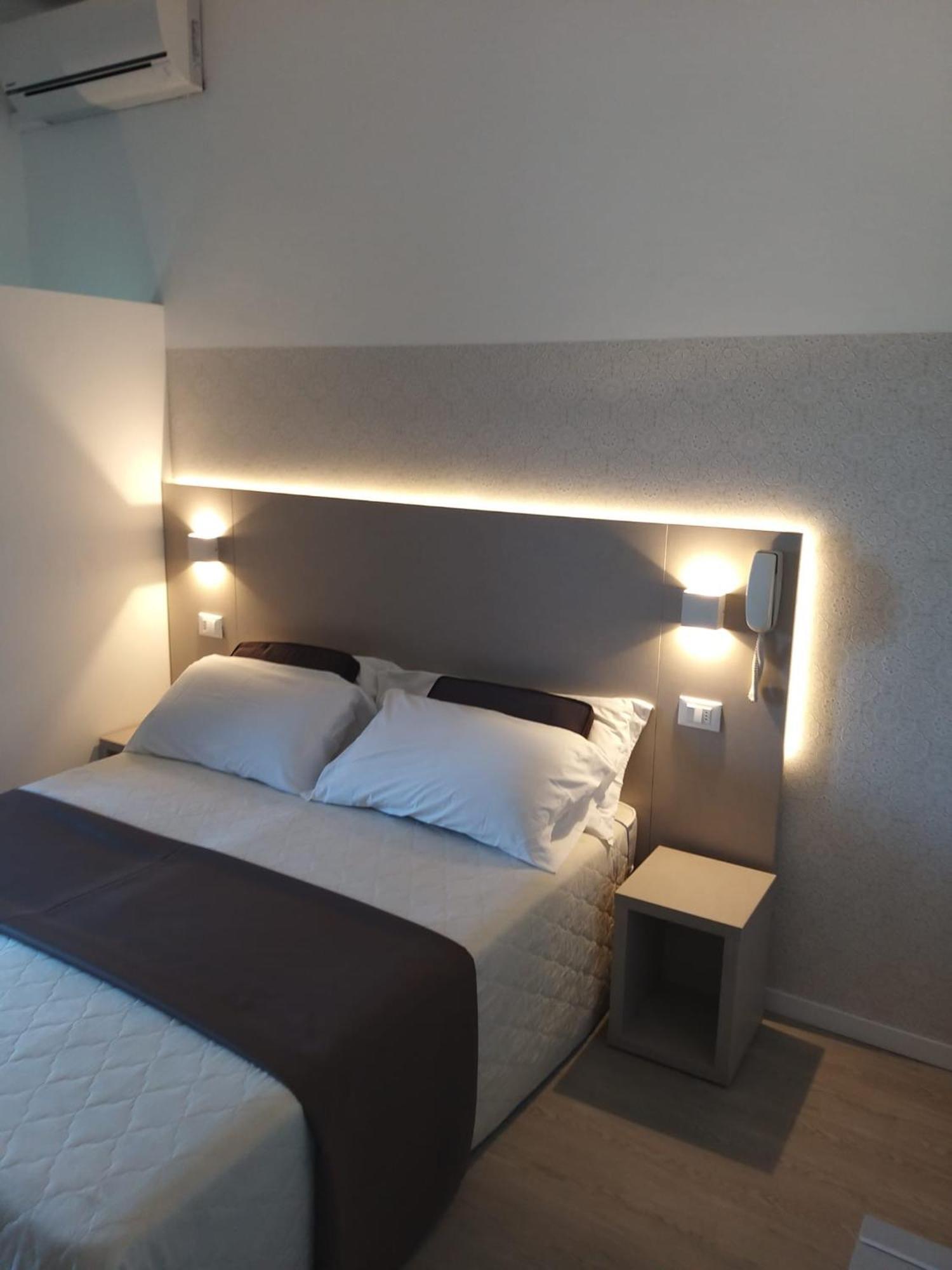 רימיני Hotel Ideal מראה חיצוני תמונה