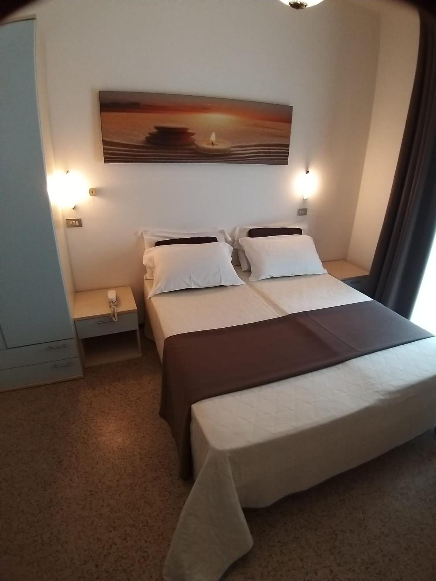 רימיני Hotel Ideal מראה חיצוני תמונה