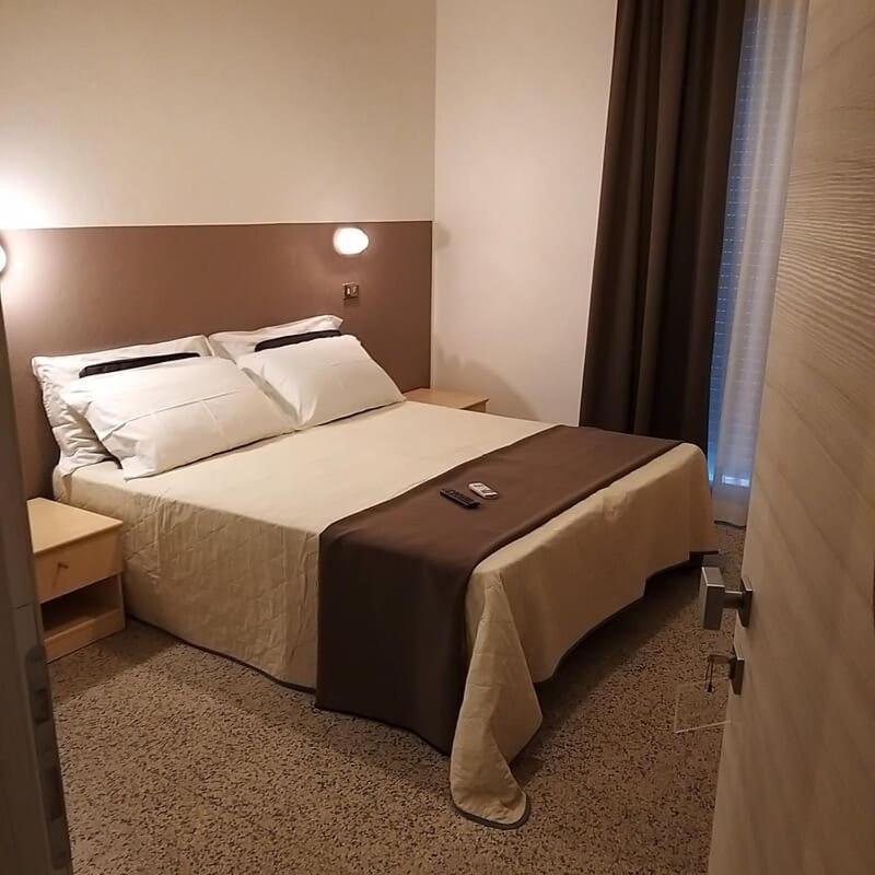 רימיני Hotel Ideal מראה חיצוני תמונה
