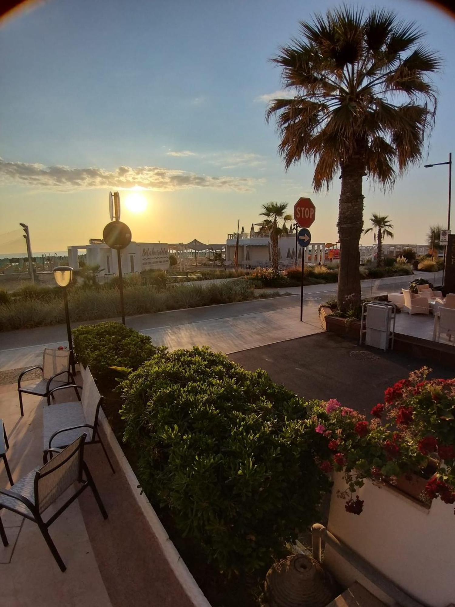 רימיני Hotel Ideal מראה חיצוני תמונה