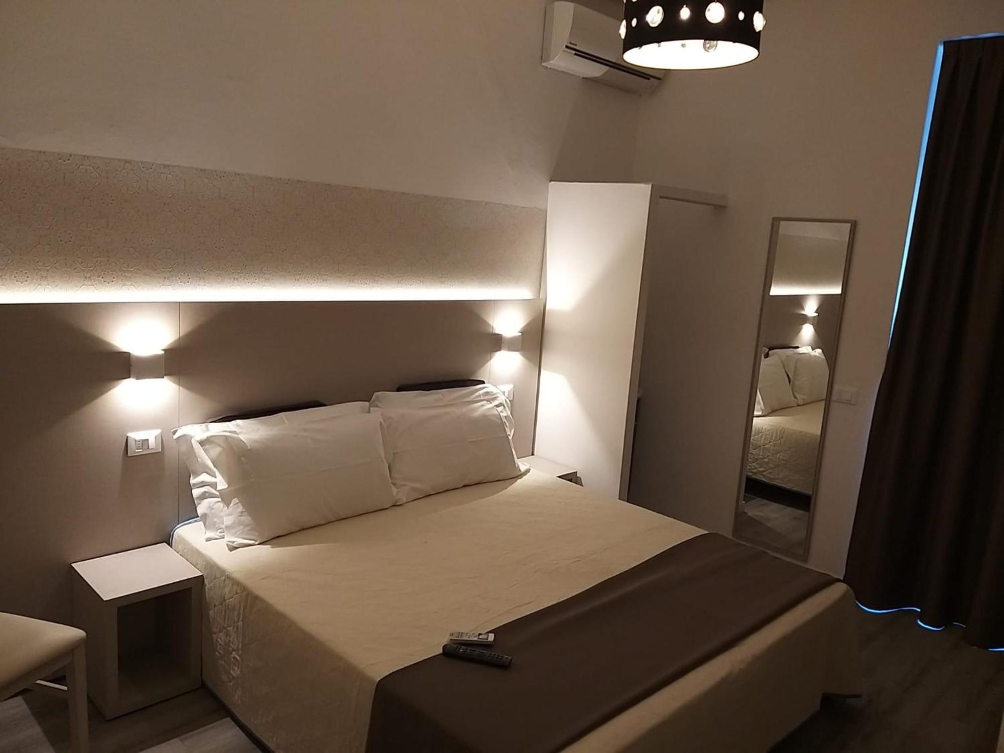 רימיני Hotel Ideal מראה חיצוני תמונה