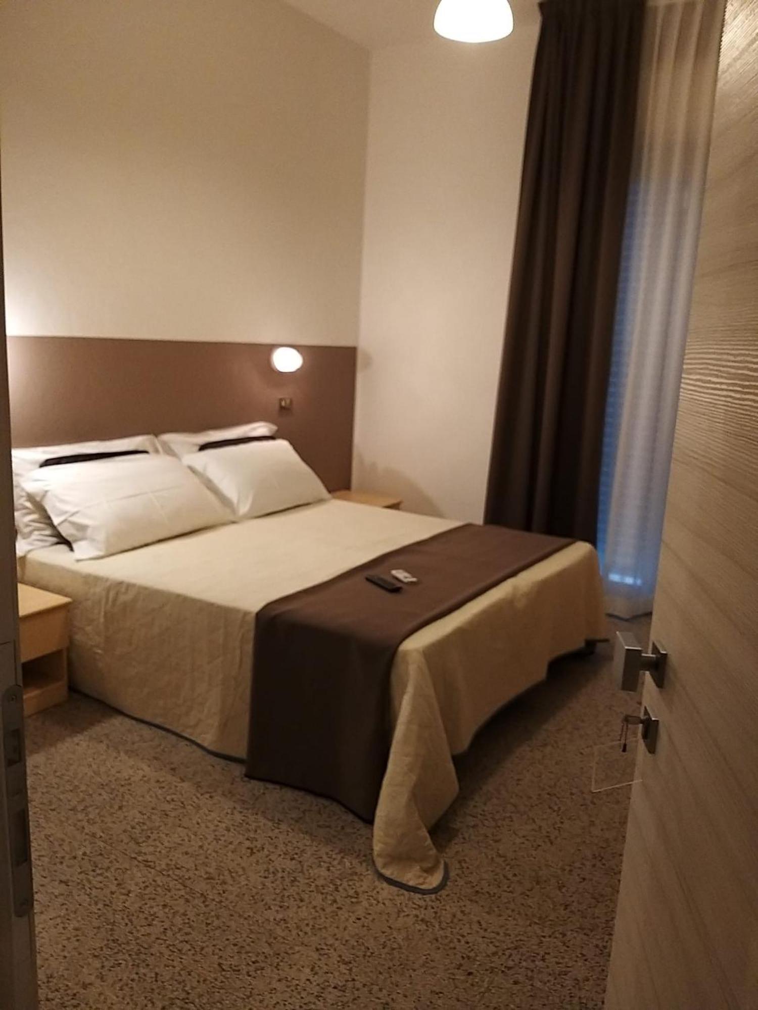 רימיני Hotel Ideal מראה חיצוני תמונה