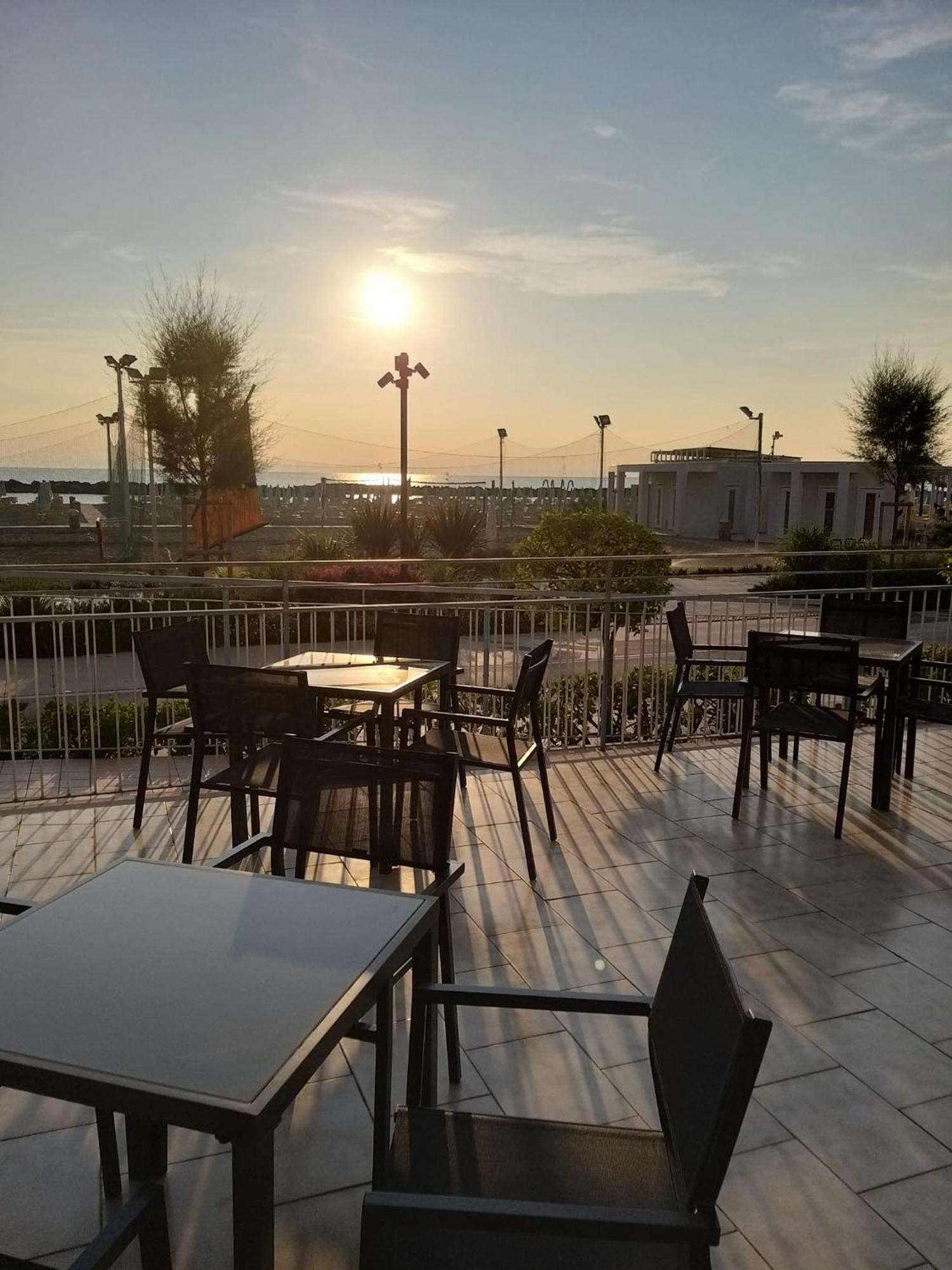 רימיני Hotel Ideal מראה חיצוני תמונה
