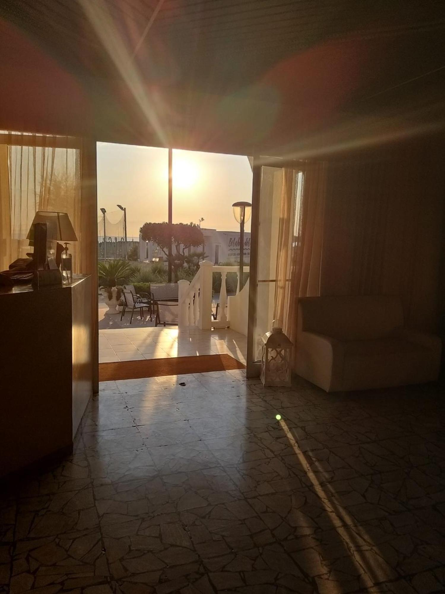 רימיני Hotel Ideal מראה חיצוני תמונה
