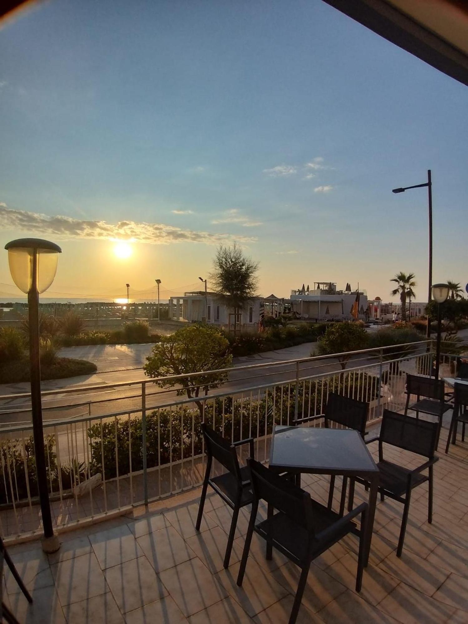 רימיני Hotel Ideal מראה חיצוני תמונה