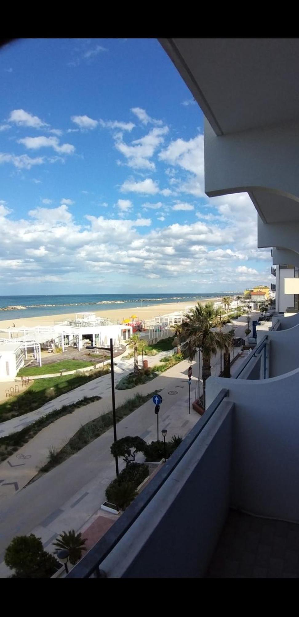 רימיני Hotel Ideal מראה חיצוני תמונה