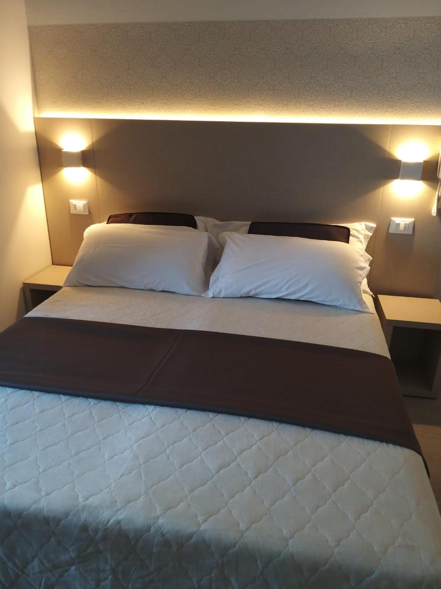 רימיני Hotel Ideal מראה חיצוני תמונה