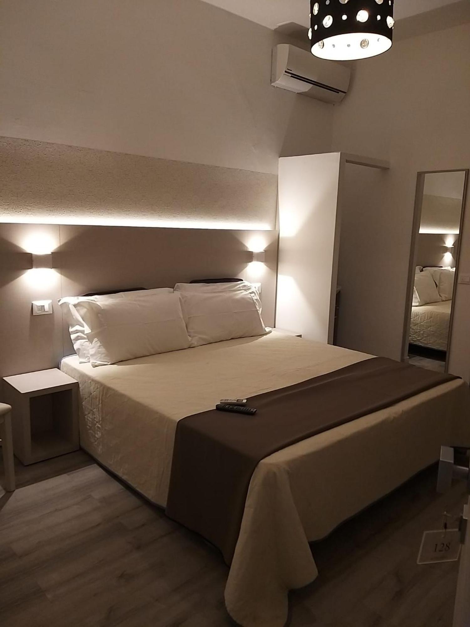 רימיני Hotel Ideal מראה חיצוני תמונה