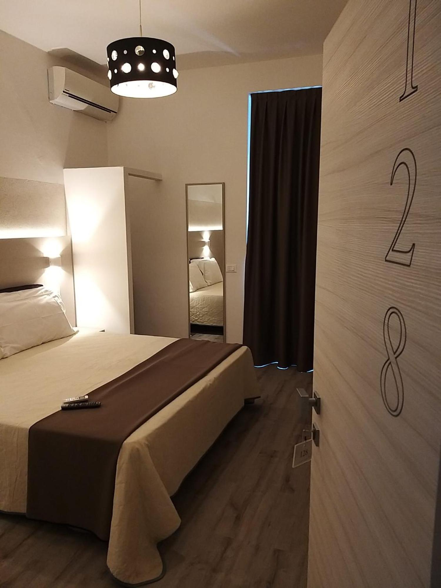 רימיני Hotel Ideal מראה חיצוני תמונה