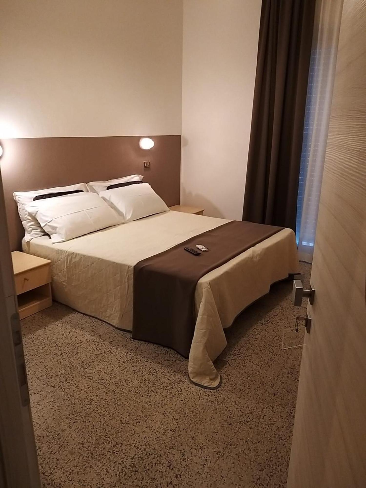 רימיני Hotel Ideal מראה חיצוני תמונה