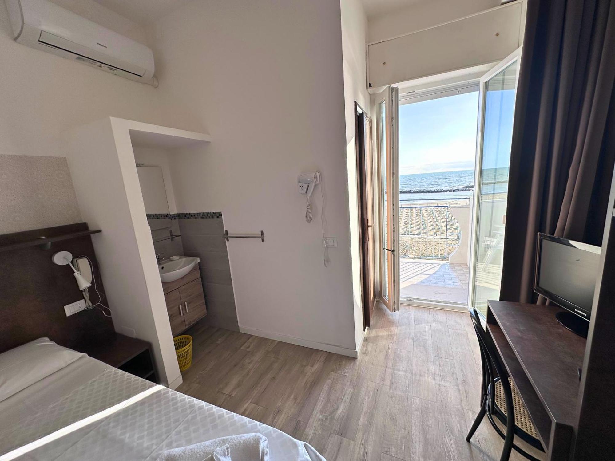 רימיני Hotel Ideal מראה חיצוני תמונה